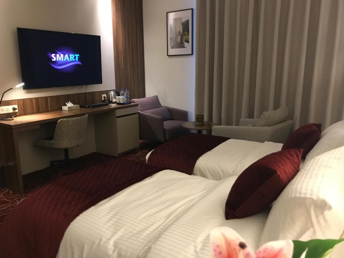 Lilac Hotel - Аман Екстериор снимка