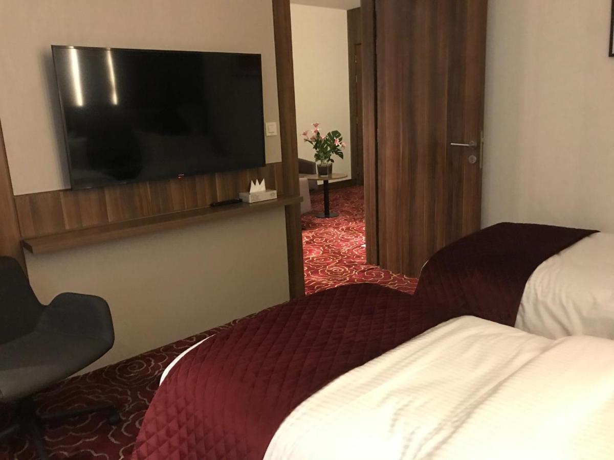 Lilac Hotel - Аман Екстериор снимка
