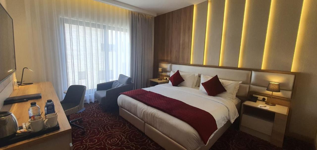 Lilac Hotel - Аман Екстериор снимка